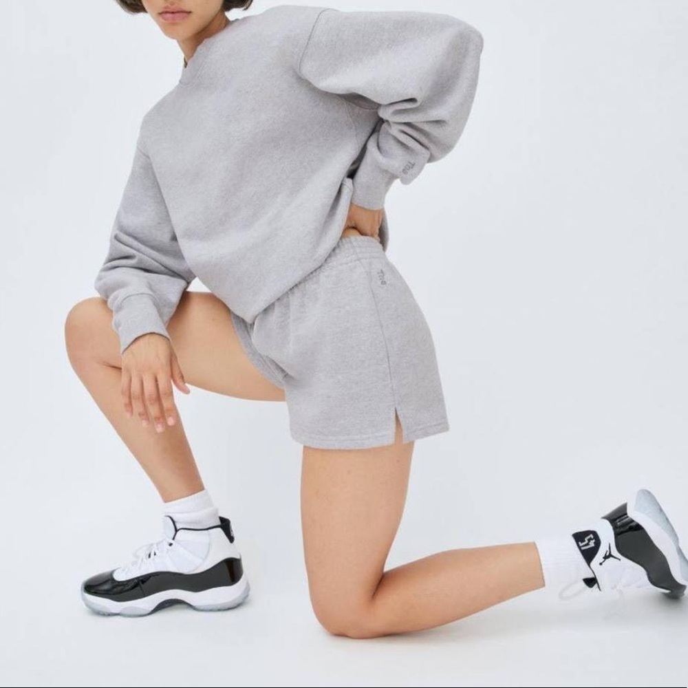 ARITZIA TNA EXTRA FLEECE PERFECT 2" SWEATSHORT | WHISPER WHITE + HEATHER CHROME